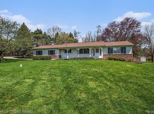 1264 Fox Hills Dr, Howell, MI