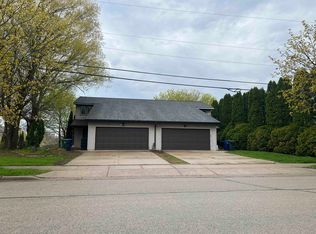 1101 Terry Ln, De Pere, WI 54115