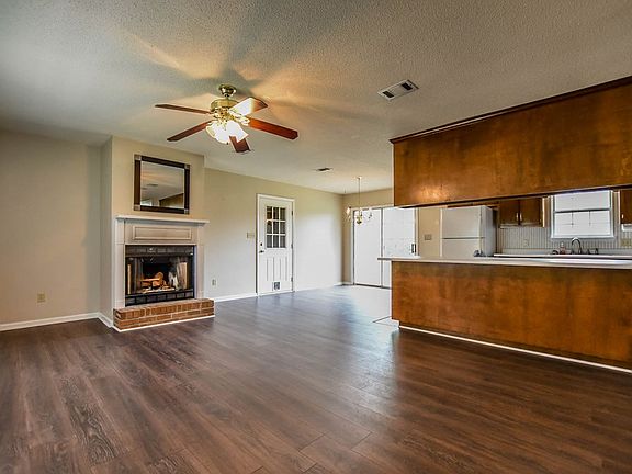 5th image of 924 W Stanfill St