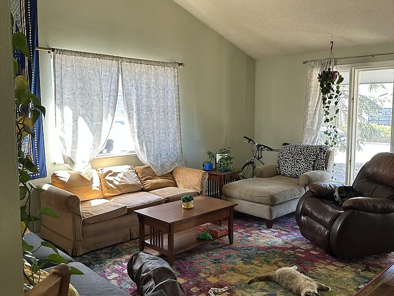2633 Sherwood Cir — Photo 2