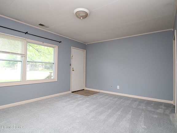 2nd image of 203 Bonnie Ln