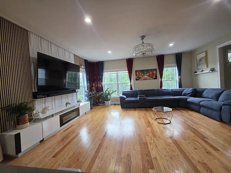 304 Hunting Hill Dr — Photo 3