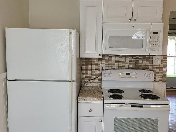5th image of 38 E Rowland Ave