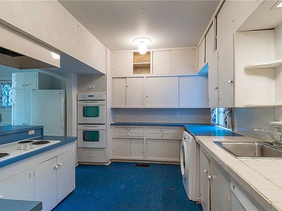 4th image of 3540 Rankin St