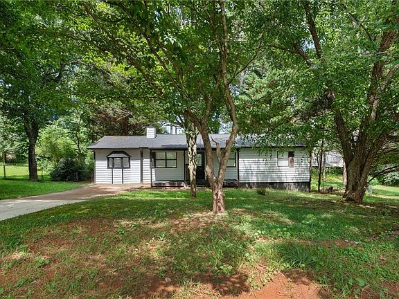 3rd image of 672 Lookout Ct