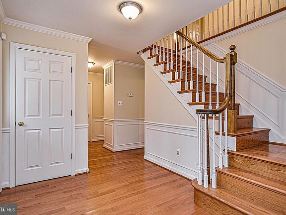 3rd image of 6330 Youngs Branch Dr