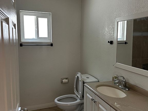 4th image of 857 Colima Rd