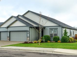 832 N 8th St, Carlton, OR 97111