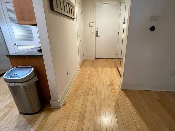 5th image of 1951 N Beachwood Dr APT 106