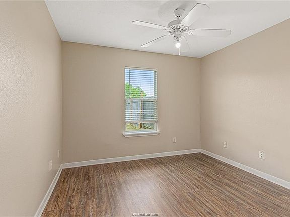 5th image of 2937 McLaren Dr