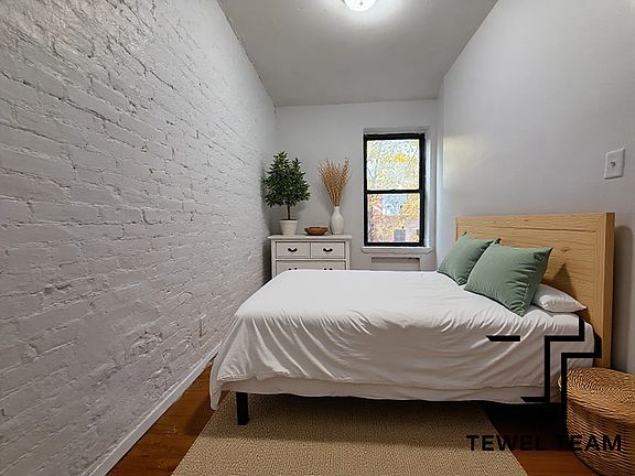 4th image of 113 W 82nd St #4B
