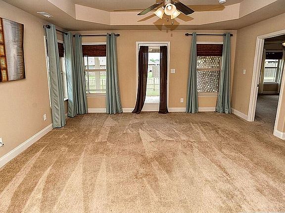 5th image of 102 Willow Tree Dr