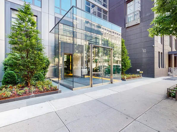 310 West 52nd Street image 24 of 25