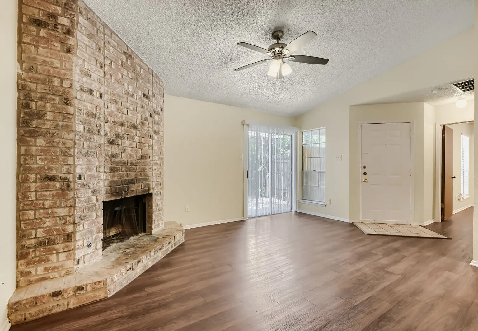 2 bed, 2.0 bath, 1148 sqft, $1,595 — Photo 4