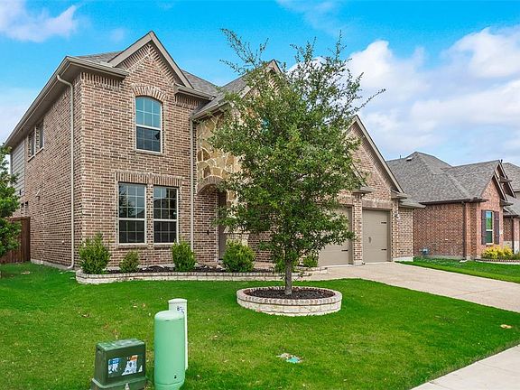 3rd image of 2303 Houston Dr