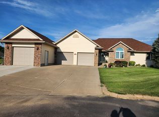 1504 Aspen Cir #1504, Yankton, SD 57078