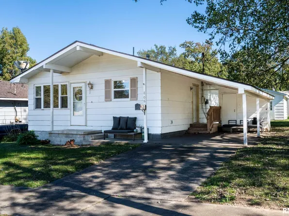 806 S Jackson St, West Frankfort, IL 62896