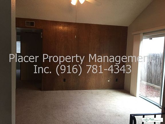 5th image of 1030 Bell St