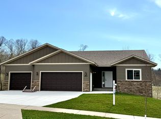 2804 Oak Lawn Dr, Northfield, MN 55057