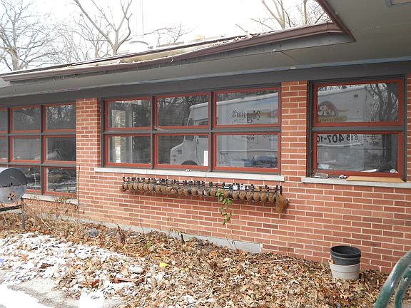 2nd image of 22 N Woodland Trl