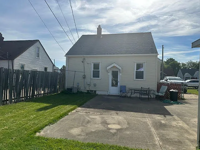 2 bed, 1024 sqft, $1,550 — Photo 2