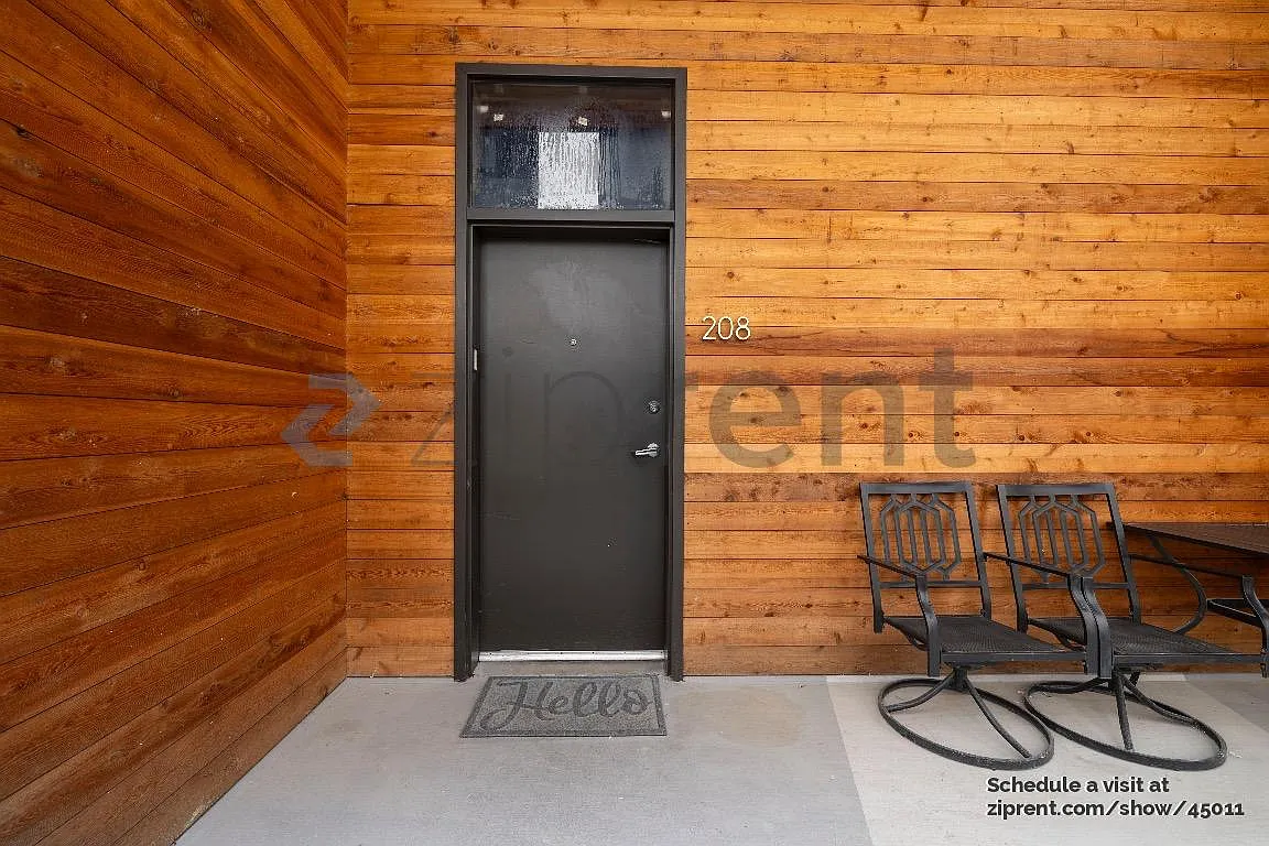 Building Photo - 1801 2nd Ave #208