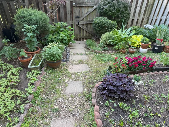 6431 McCoy Rd, Centreville, VA 20121