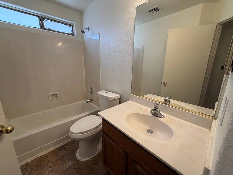 16248 W Moreland St — Photo 22
