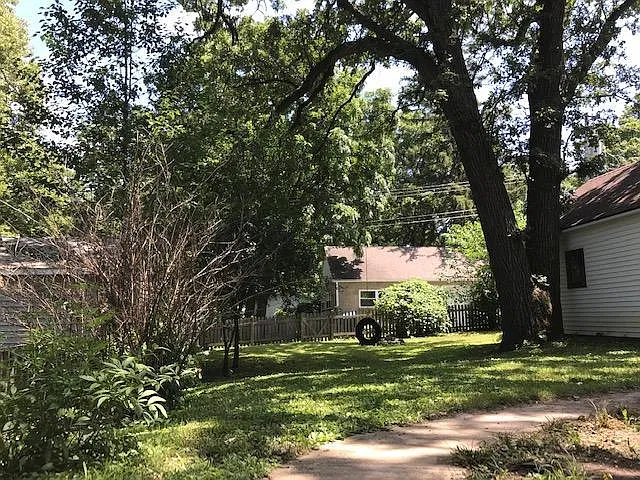 2 bed, 1100 sqft, $1,900 — Photo 2