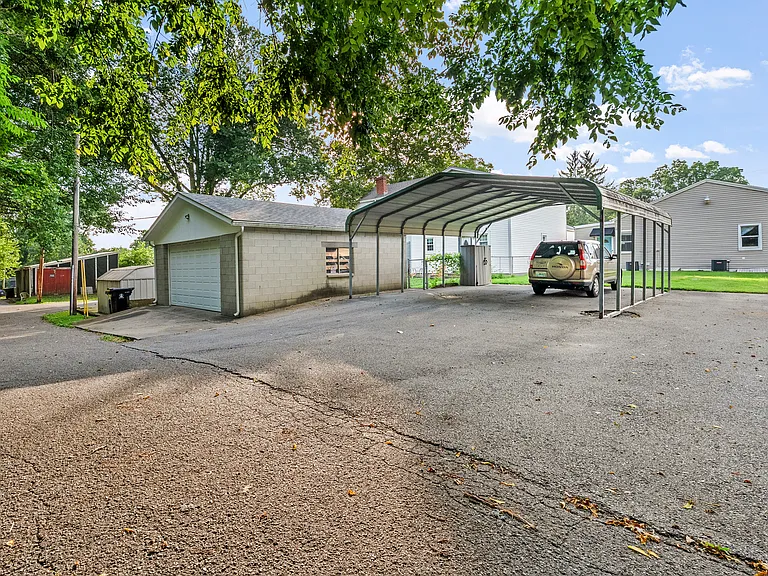 1304 Payne St — Photo 11