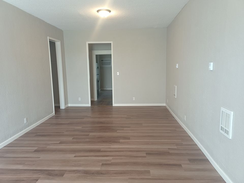 1st image of 1010 S 14th St APT 7
