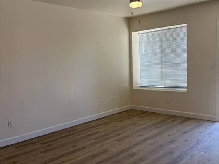 631 Greenwood Meadow Ln — Photo 2