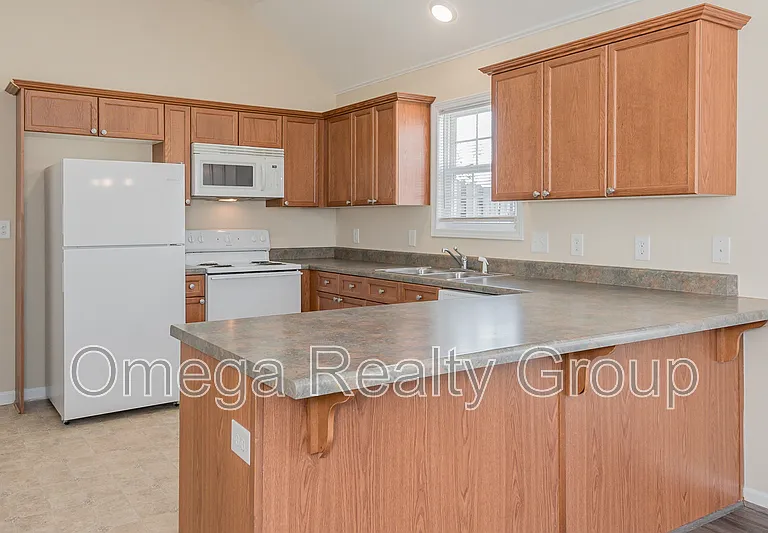 2170 Village Ln — Photo 16