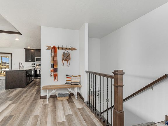 4th image of 169 Central Park Ct