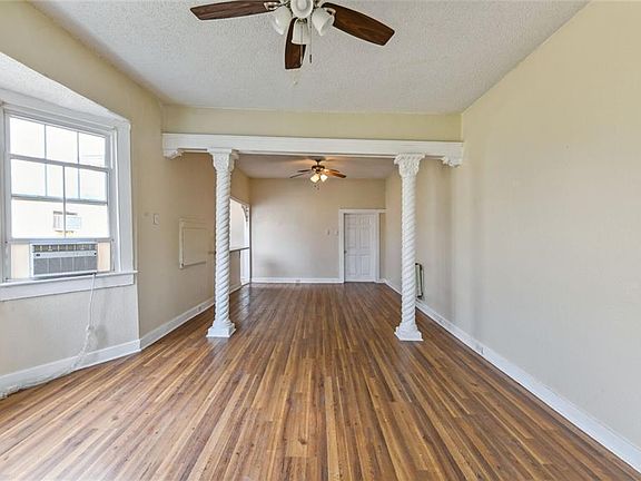 5th image of 2137 Music St