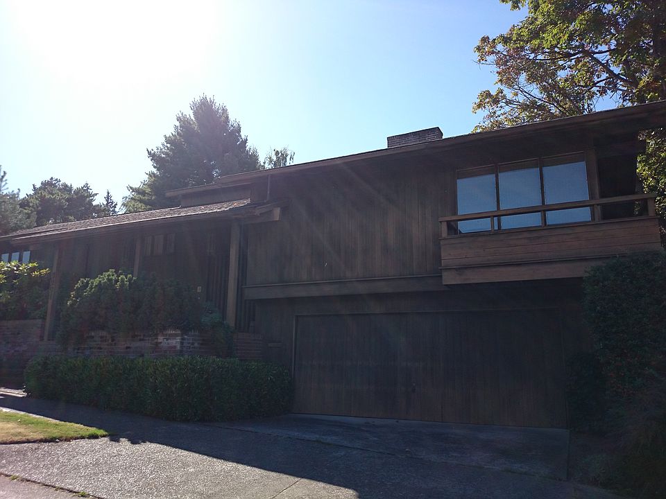 2nd image of 6001 65th Ave NE
