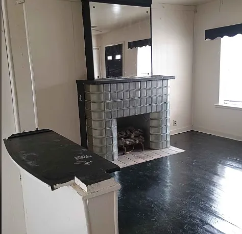 2503 Thayer St — Photo 5