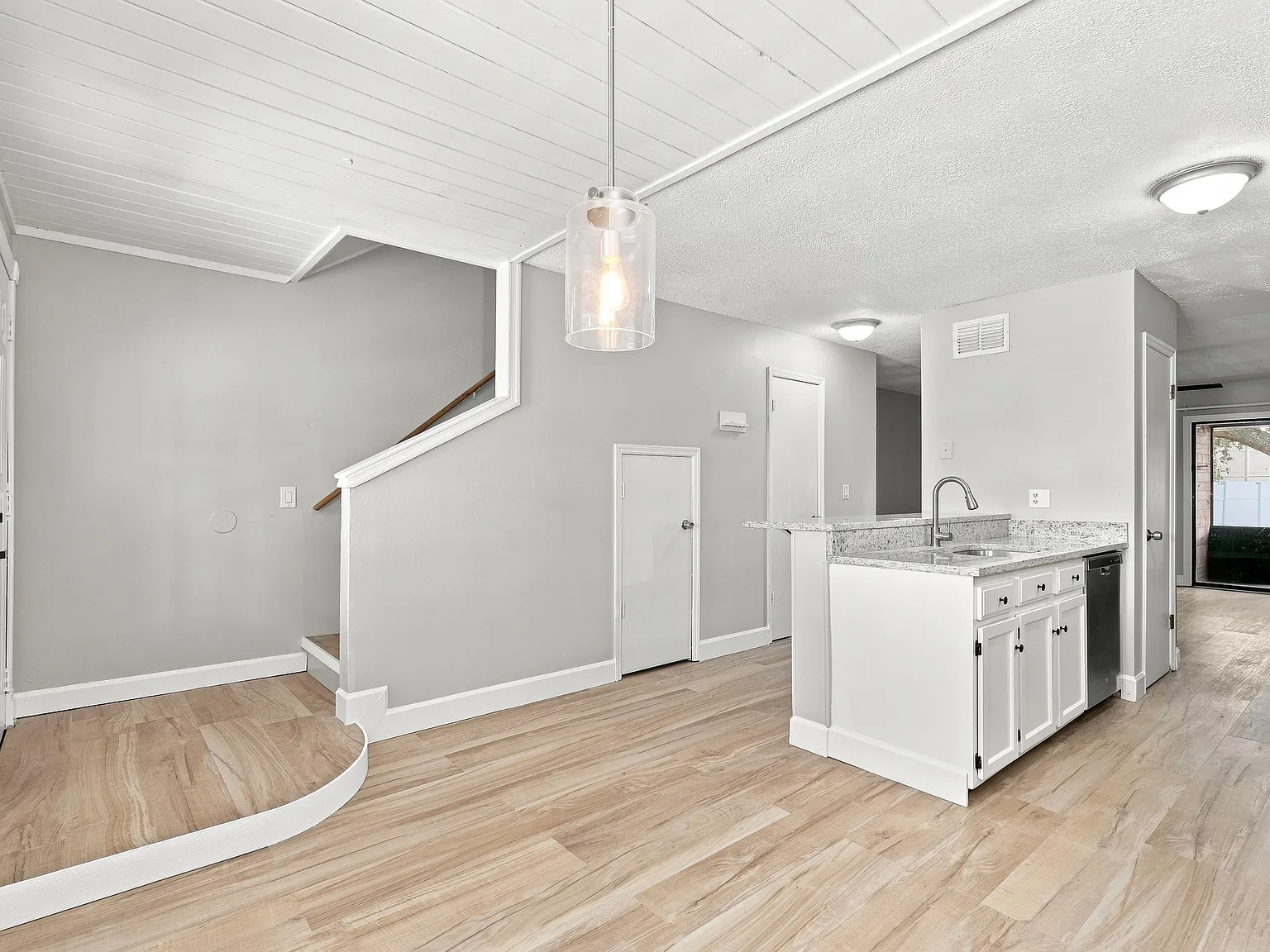 118 Michelle Ln — Photo 4