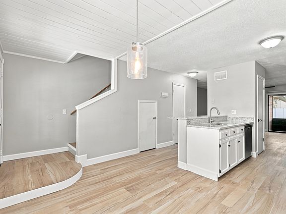 4th image of 118 Michelle Ln APT A