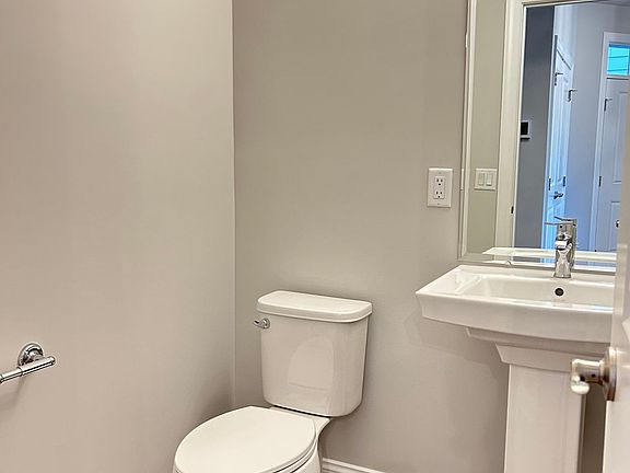 5th image of 3349 Roseford Blvd