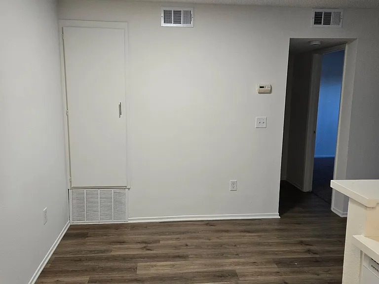 Franklin Luxury Apartments — Photo 24