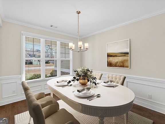 3rd image of 811 Walthour Dr