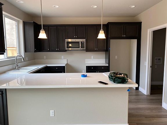 Kitchen (Cooktop and refrigerator included)