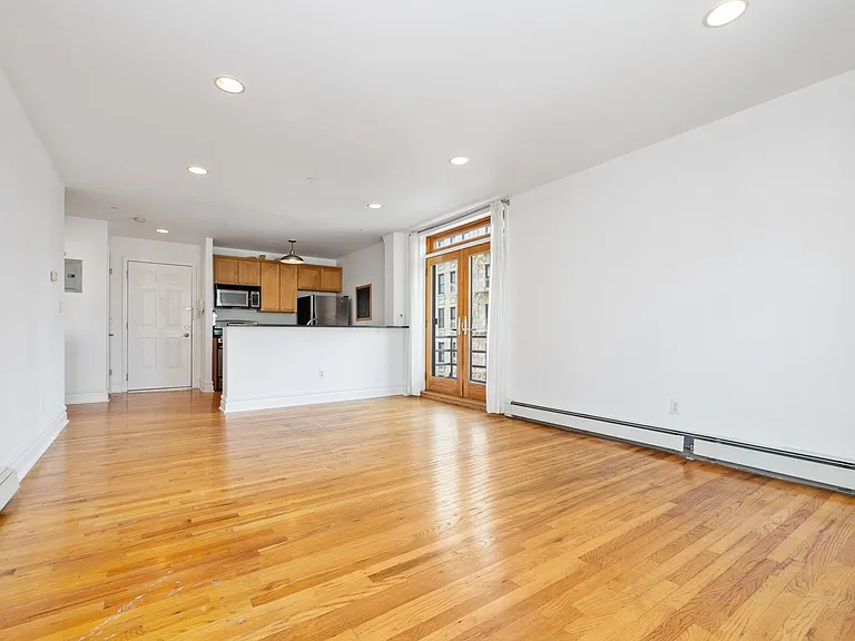 150 S 1st St #4C — Photo 3