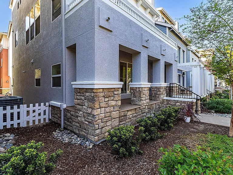 2609 Wisteria Way — Photo 52