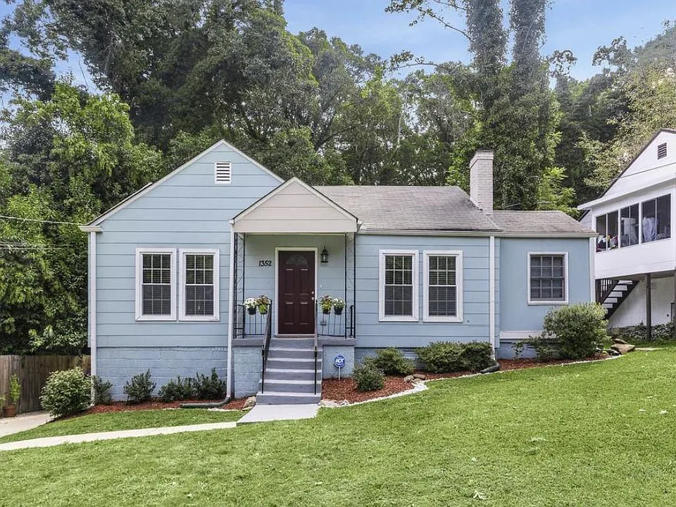 1352 Lockhaven Cir SW