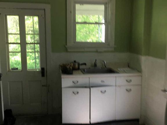 5th image of 2048 Bickel Ave