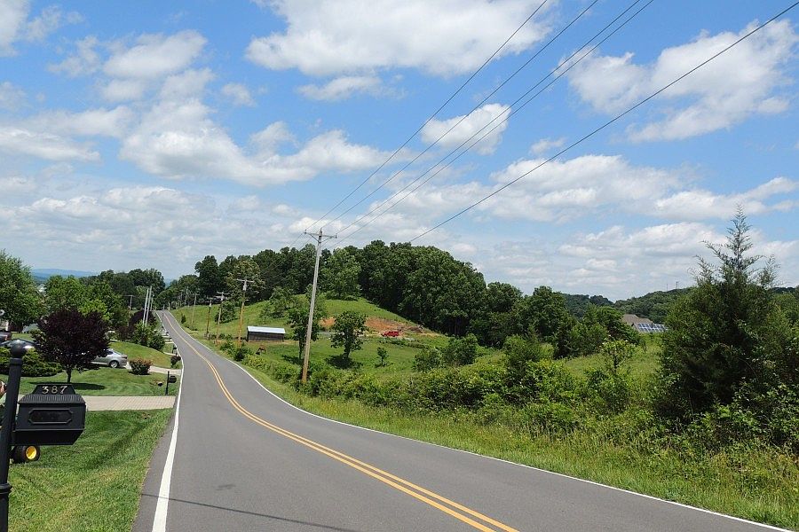 2nd image of 372 Boonesboro Rd