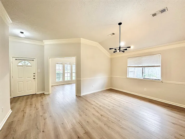 3907 Crystal Pass Ct — Photo 6