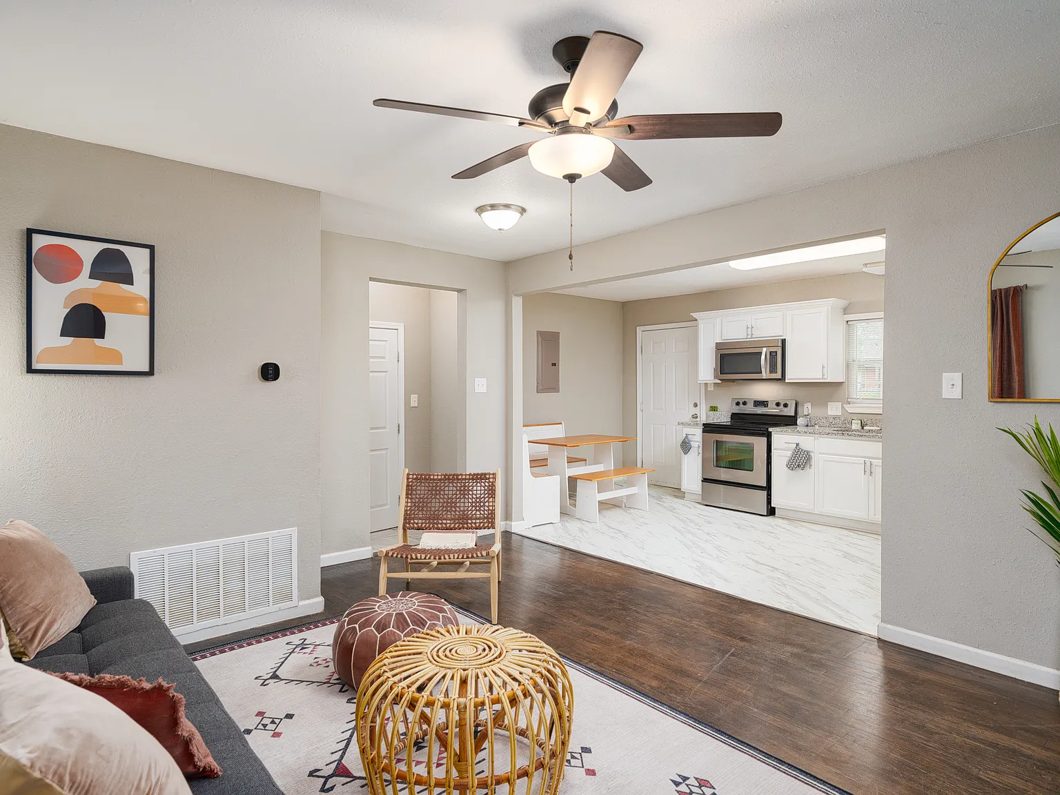 3 bed, 1400 sqft, $1,600 — Photo 3